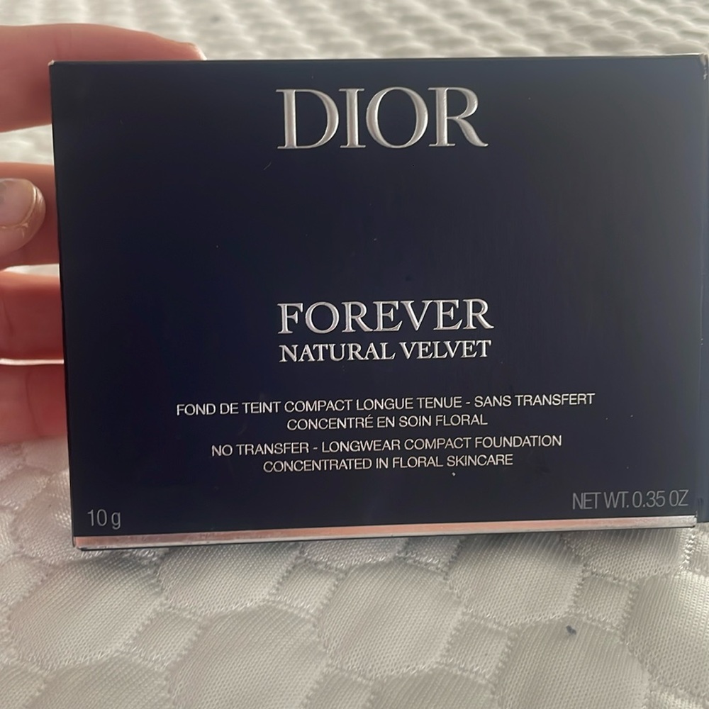 Dior fondation powder .